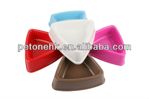 Triangular bamboo pet bowl